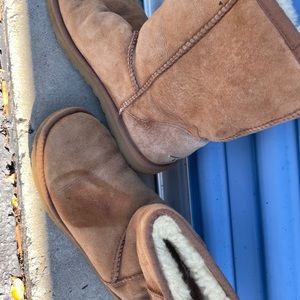 UGG  Classic Short Chestnut Tan Shearling Boots Women's Size 7